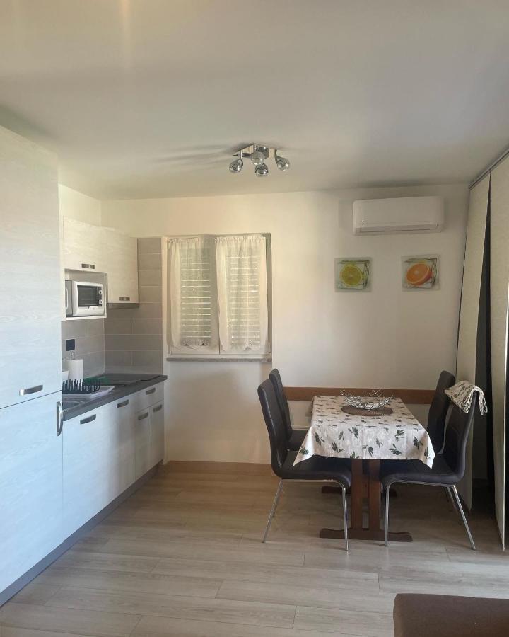 Residence4A-Appartamento Bianco Ровини Екстериор снимка