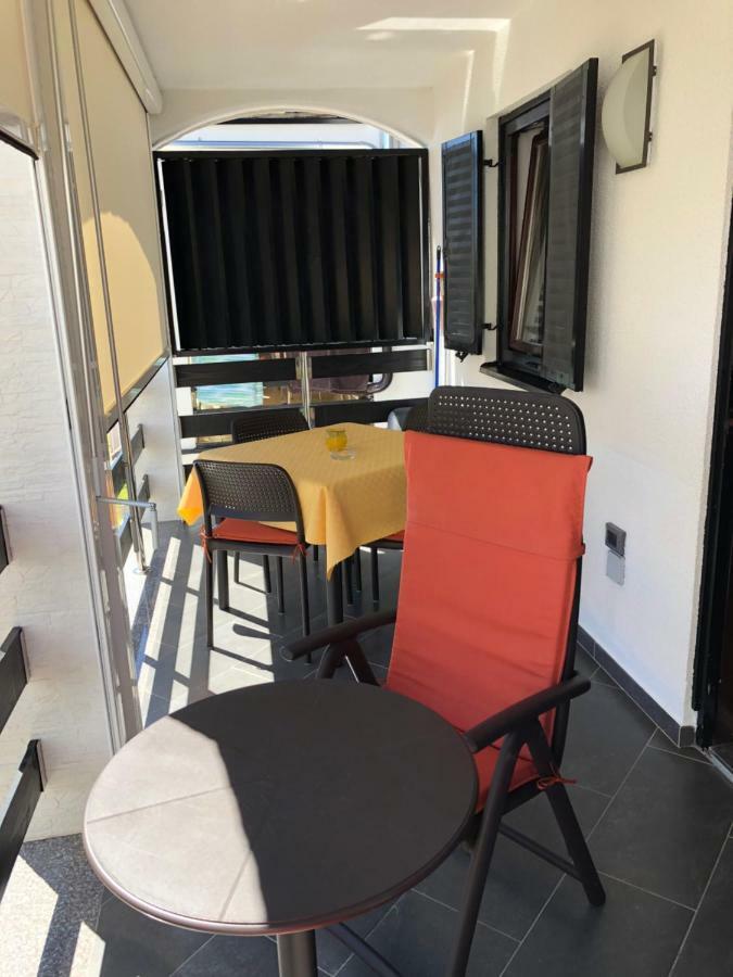 Residence4A-Appartamento Bianco Ровини Екстериор снимка